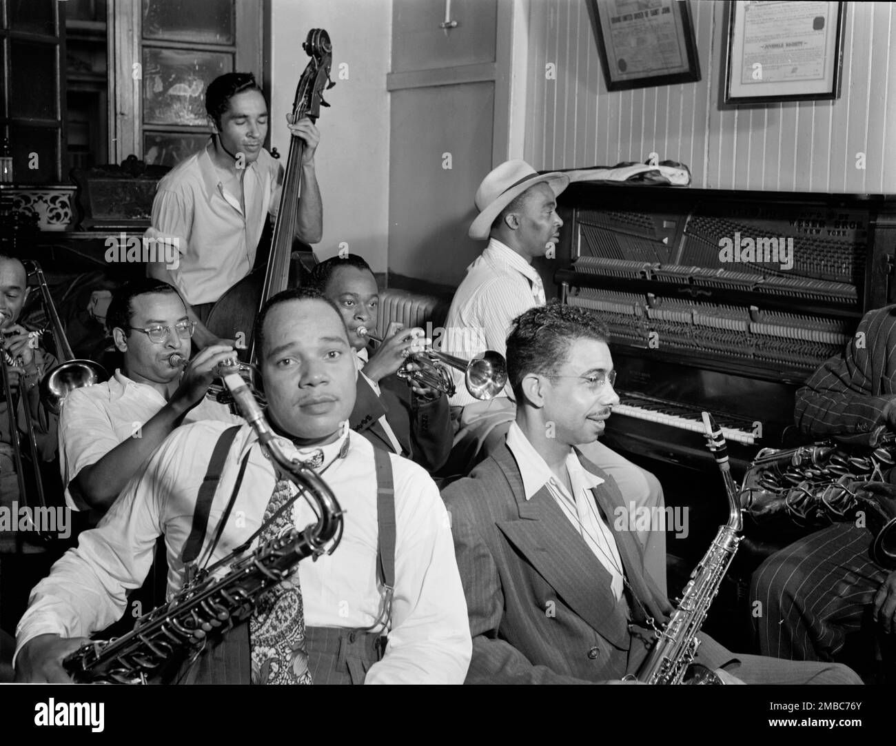 Ritratto di Joe Thomas e Eddie Wilcox, Loyal Charles Lodge No. 167, New York, ca. Ottobre 1947. Foto Stock