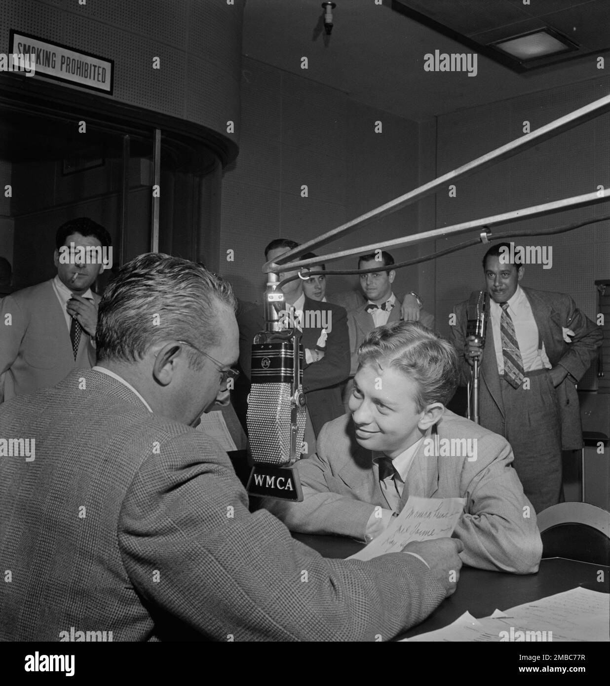 Ritratto di Tommy Dorsey, Mel tormÚ, Georgie Auld, Ray McKilley, Johnny Desmond(?), VIC Damone e Cab Calloway, WMCA, New York, N.Y. ca. Ottobre 1947. Foto Stock