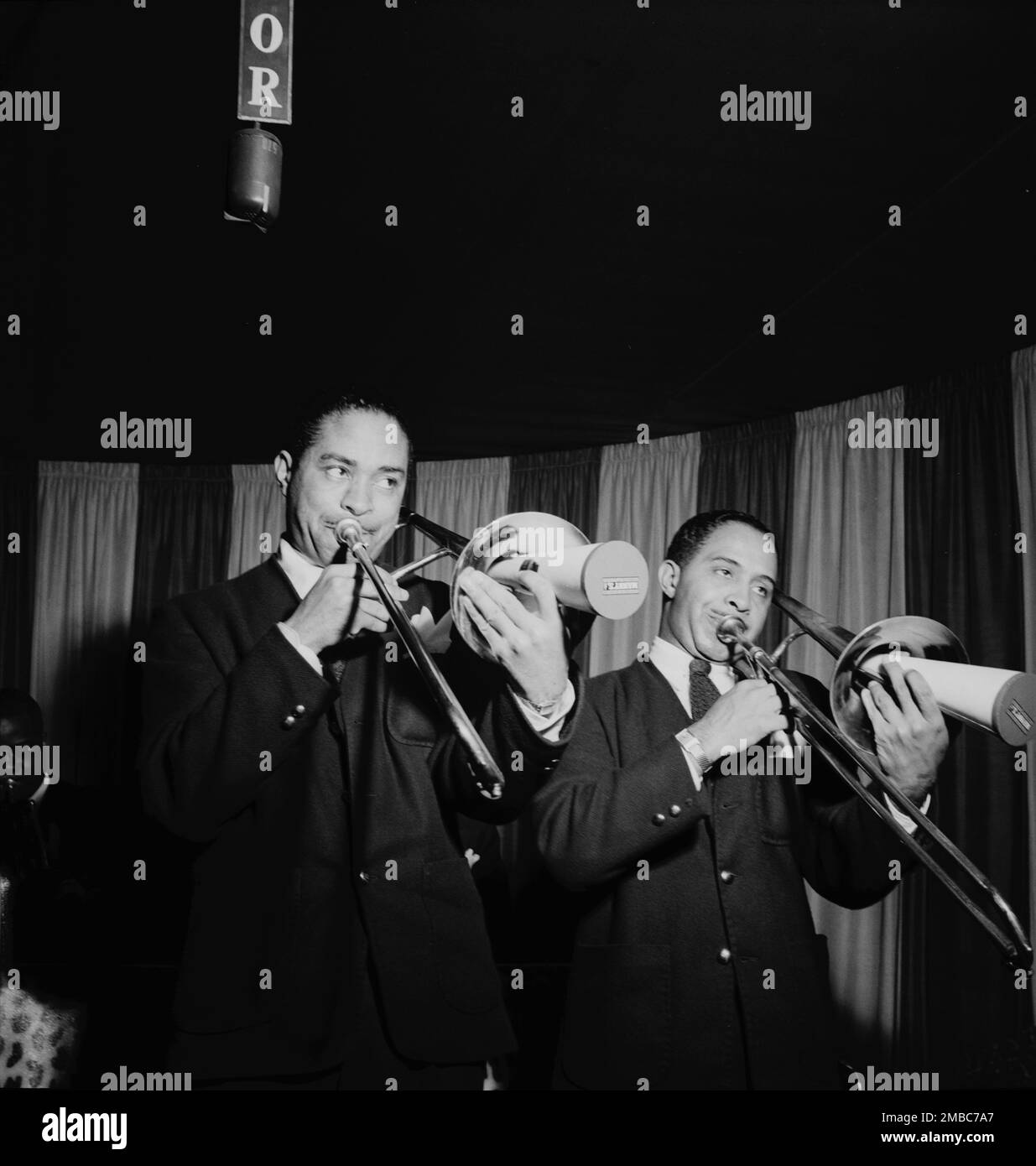 Ritratto di Dicky Wells e Henry Wells, Eddie Condon's, New York, N.Y., ca. Gennaio 1947. Foto Stock