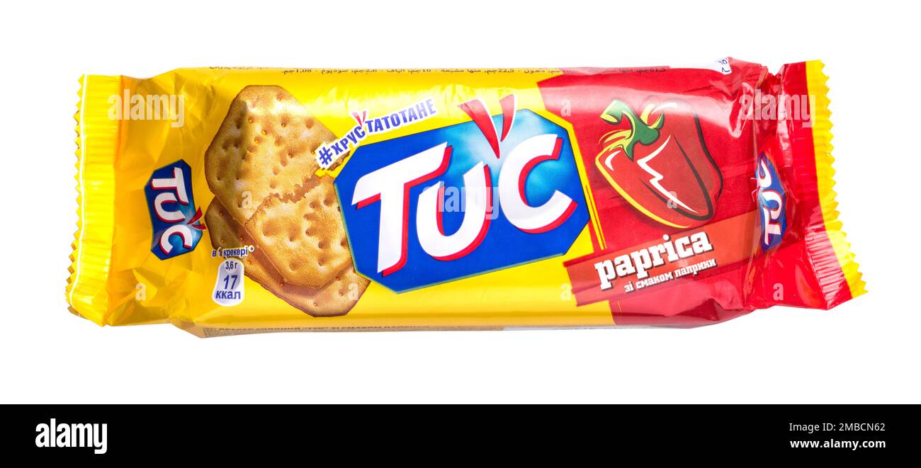 CHISINAU, MOLDOVA 28 agosto 2016. Tuc Pabrica snack Cracker isolato su bianco. TUC è un marchio di snack biscotto commercializzato da Mondelez International Foto Stock