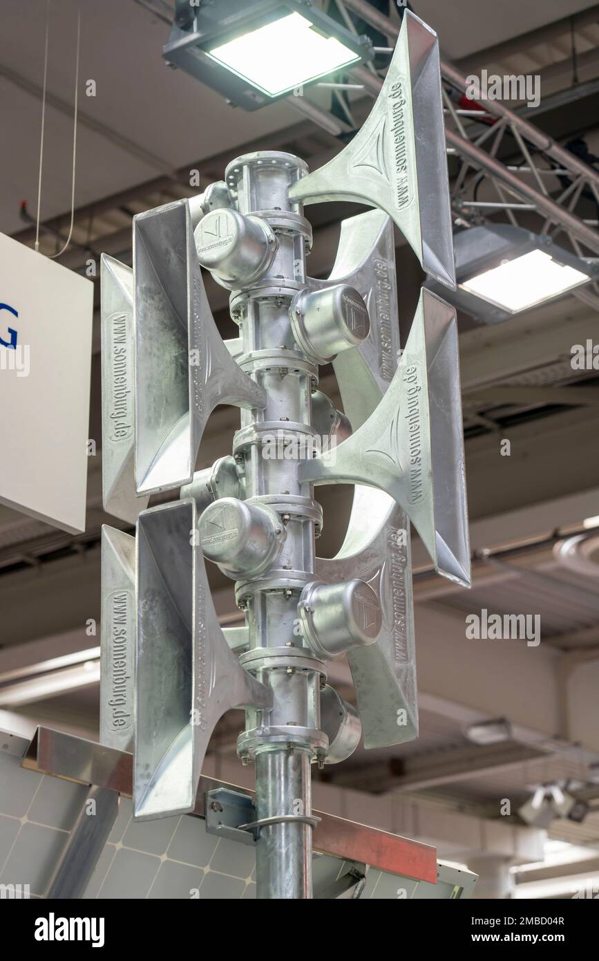 Sistemi di allarme, sirene, attrezzature per la difesa civile, protezione civile, Interschutz 2022 fiera di Hannover, la più grande fiera del mondo per l'abete Foto Stock