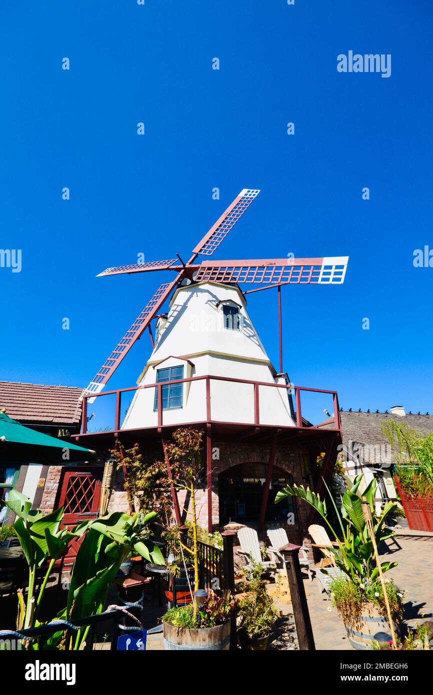 Mulino a vento olandese nella città di Solvang, California, USA. Foto Stock