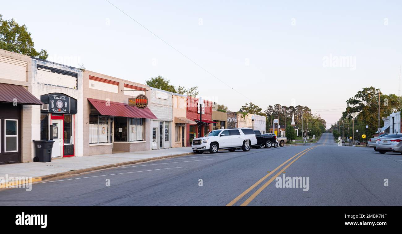 Arlington, Georgia, USA - 19 aprile 2022: Il vecchio quartiere degli affari su Highland Avenue Foto Stock