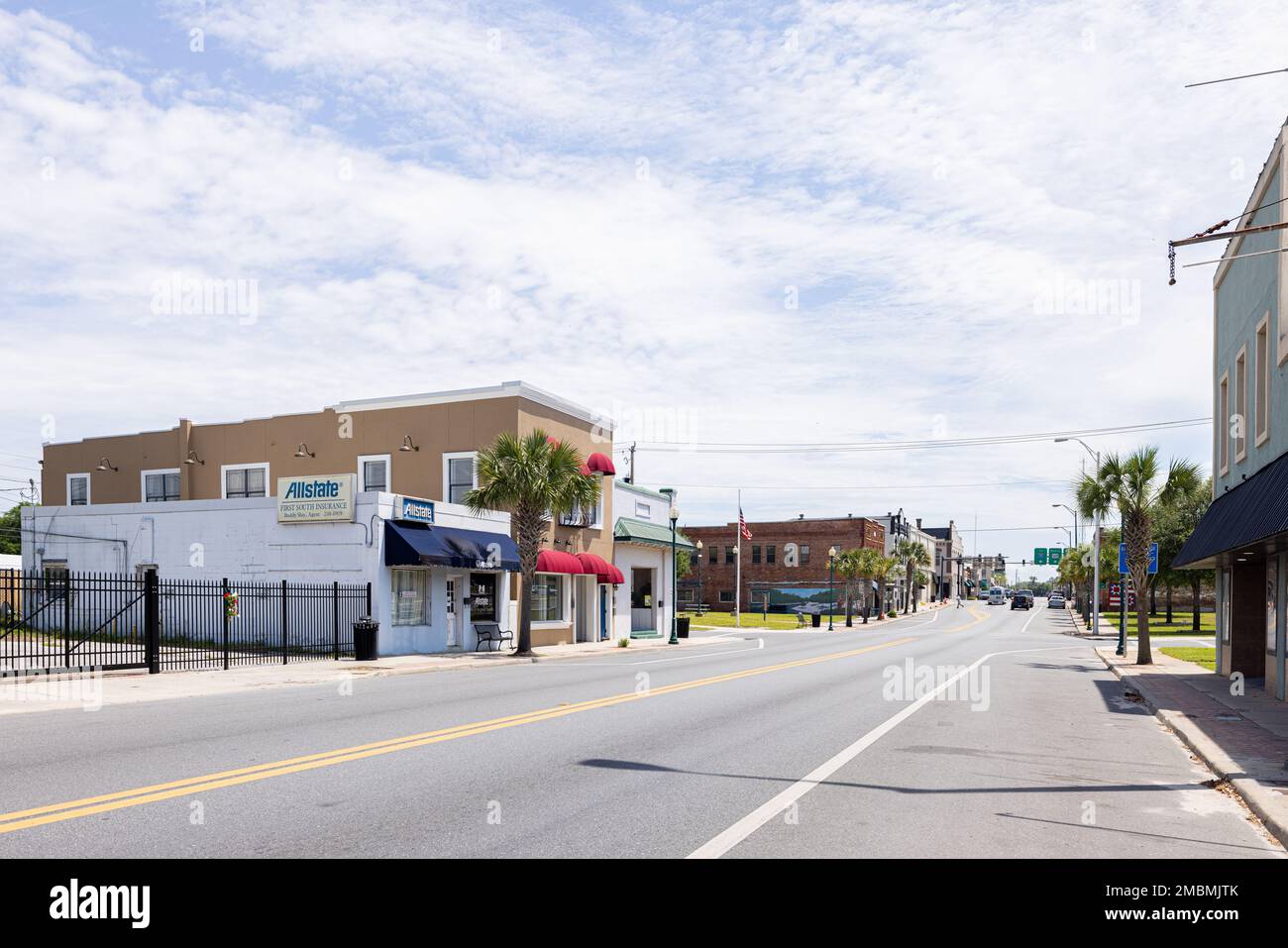 Live Oak, Florida, USA - 16 aprile 2022: Il vecchio quartiere degli affari su Howard Street Foto Stock