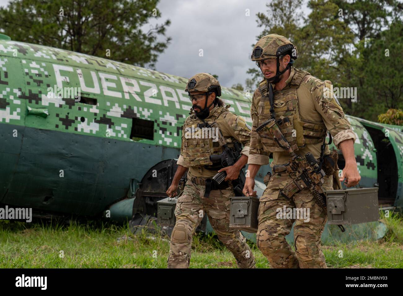 Fuerzas Comando (FC) è un esercizio di interazione militare estero progettato per rafforzare la cooperazione multinazionale e regionale, la fiducia reciproca e la fiducia, e per migliorare la formazione, la preparazione, l'interoperabilità e la capacità delle forze operative speciali regionali (SOF). Foto Stock