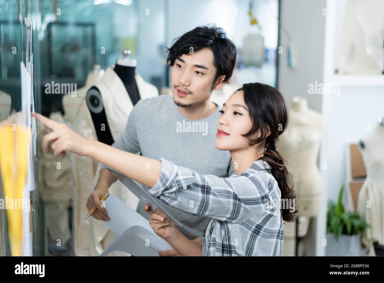 Due stilisti di moda Foto Stock