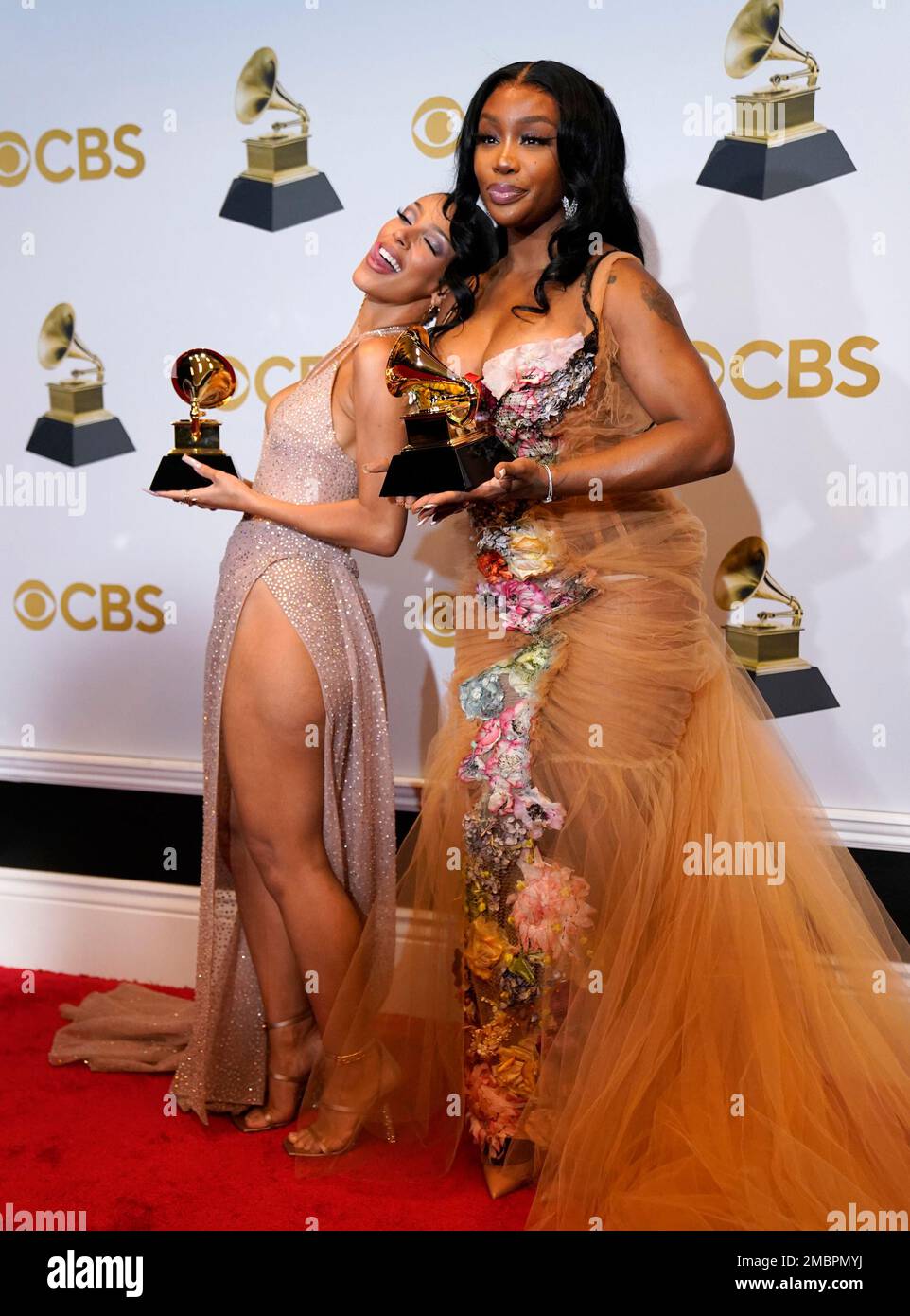 N.J. star SZA wins 1st Grammy for 'Kiss Me More' with Doja Cat 