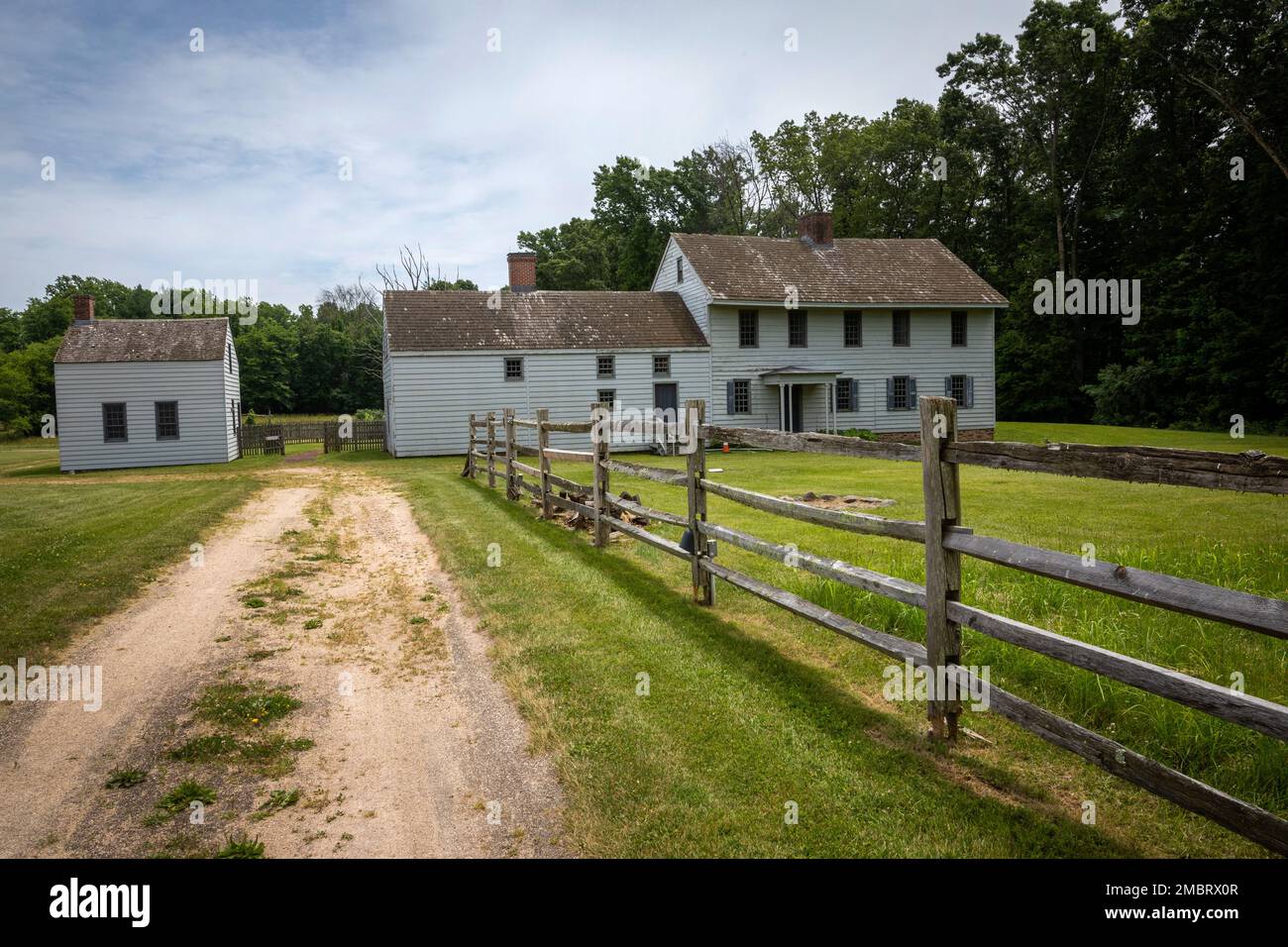 Vista di Rockingham, parte del sito storico statale di Rockingham, situato a Kingston, New Jersey, 21 giugno 2022. La casa fu la sede finale del Gen. George Washington durante la Guerra d’Indipendenza americana dal 23 agosto al 10 novembre 1783. Durante il suo soggiorno a Rockingham, Washington scrisse i suoi ordini di congedo agli eserciti degli Stati Uniti. La struttura originale fu costruita nel 1710, e successivamente fu acquistata da John Berrien nel 1735. Fu salvato dalla demolizione da Josephine T. Swann che l'acquistò nel 1896. La Washington Headquarters Association di Rocky Hill si è spostata e restaurata. Nel 1935, io Foto Stock