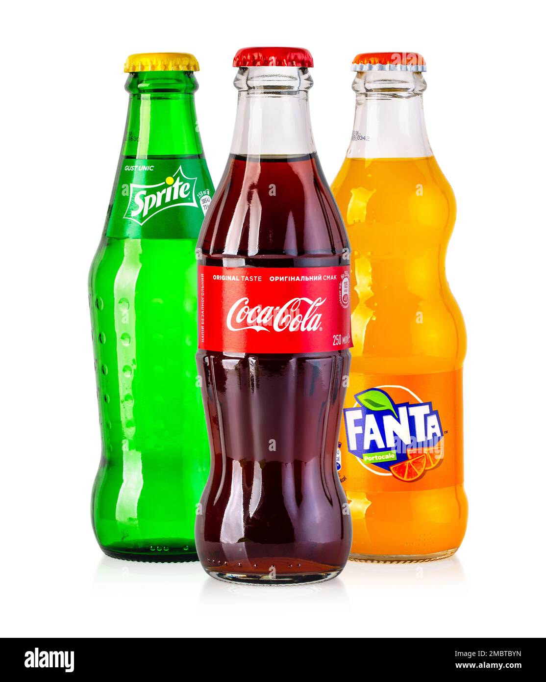 Chisinau, Moldova - 26 aprile 2020: Bottiglia classica di Coca-Cola, Fanta, Sprite isolato su bianco. Foto Stock