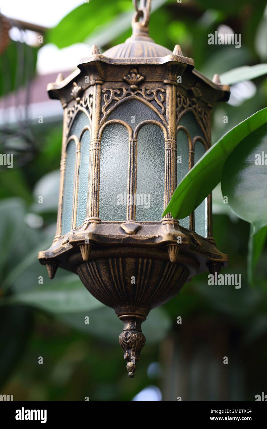 Lanterna decorativa nel paese Foto Stock