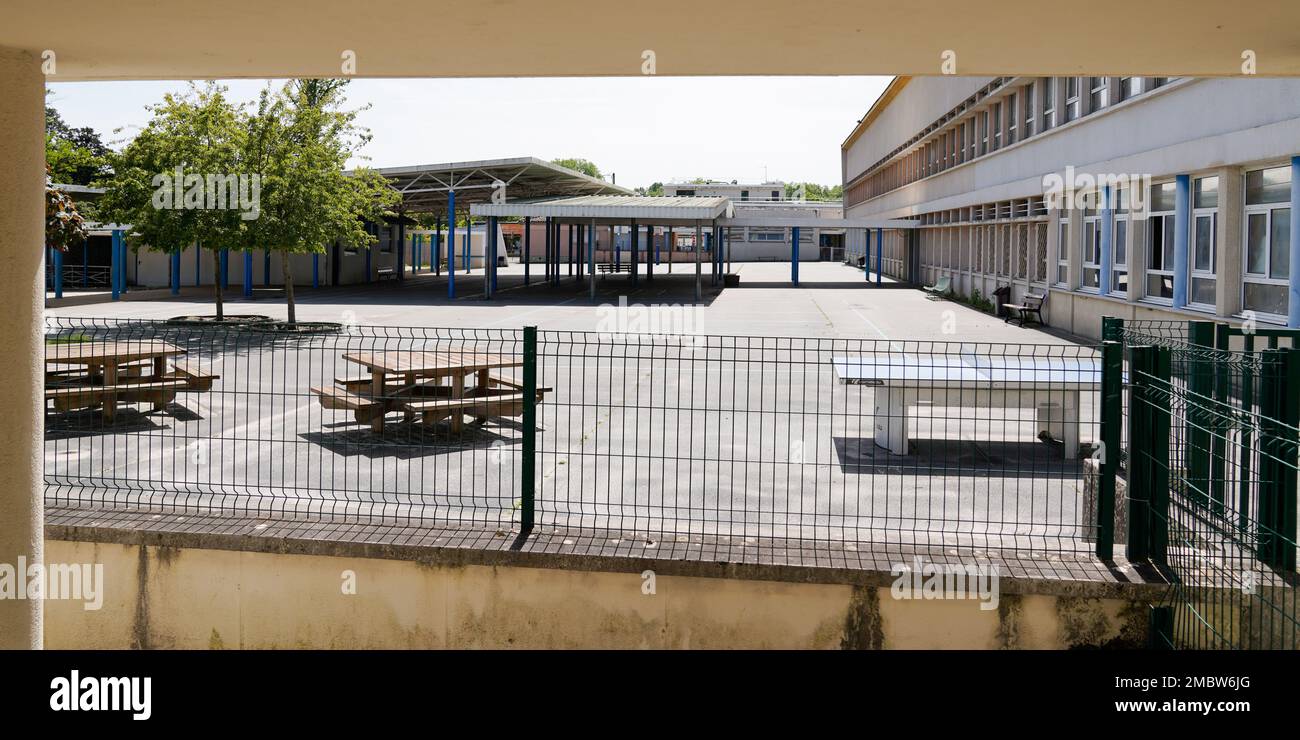 Prescolare costruire cortili esterni con parco giochi scuola Foto Stock
