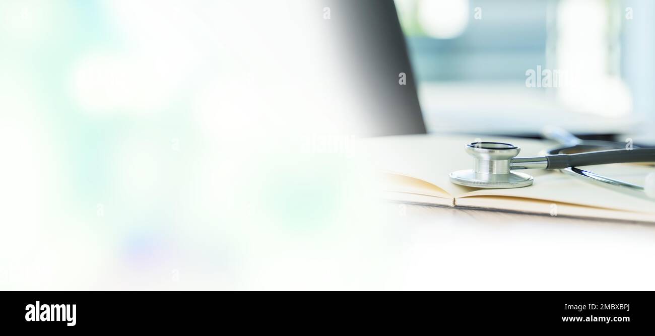 Medico e stetoscopio medico elettronico medico di registrazione on-line comunicazione Foto Stock