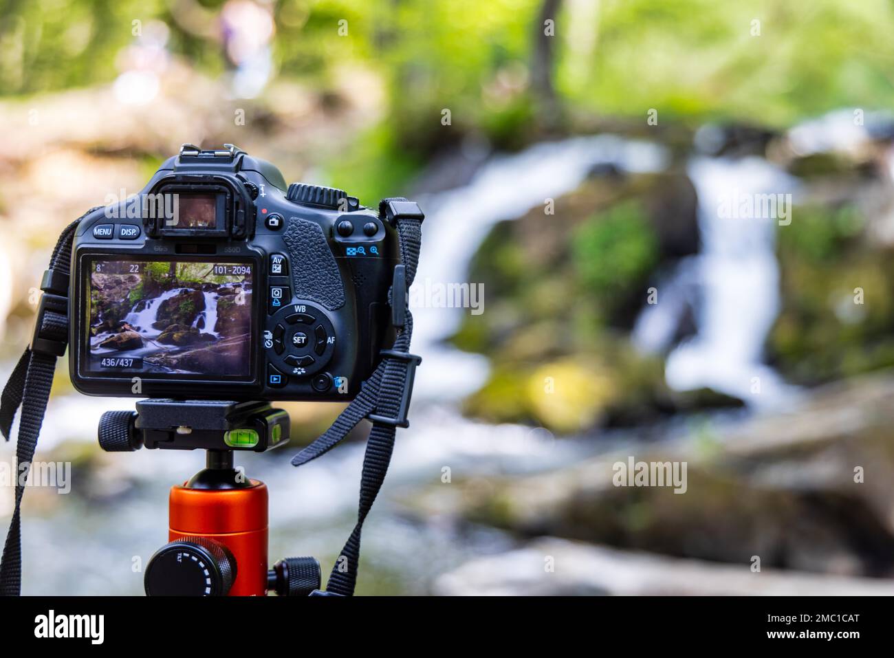 Fotocamera con cavalletto a cascata a lunga esposizione Foto Stock