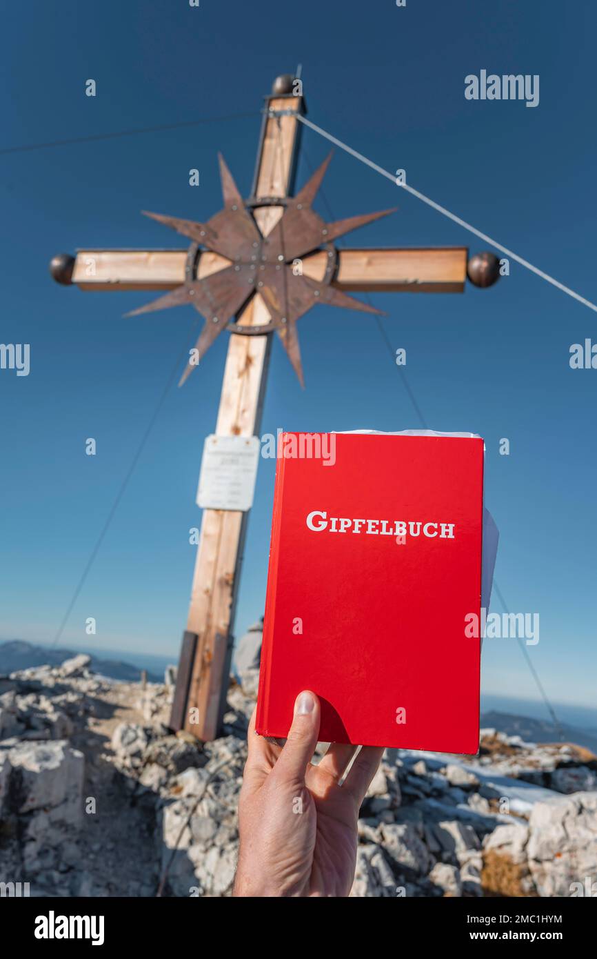 Libro di vertice, in cima alle Alpi di Guffert, Brandenberg, Tirolo, Austria Foto Stock