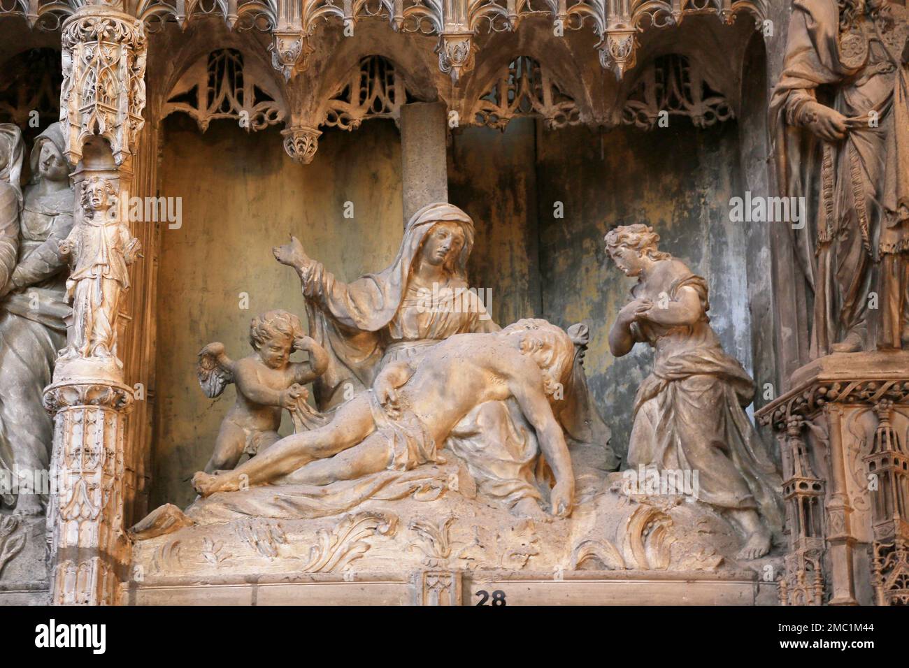 Sculture in pietra Pieta al coro schermo di Notre Dame di Chartres Cattedrale, Eure-et-Loir, Francia Foto Stock