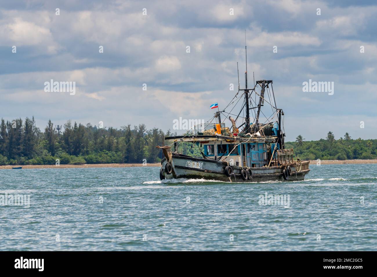 Imbarcazione da pesca marittima, Kinabatangan, Borneo Foto Stock