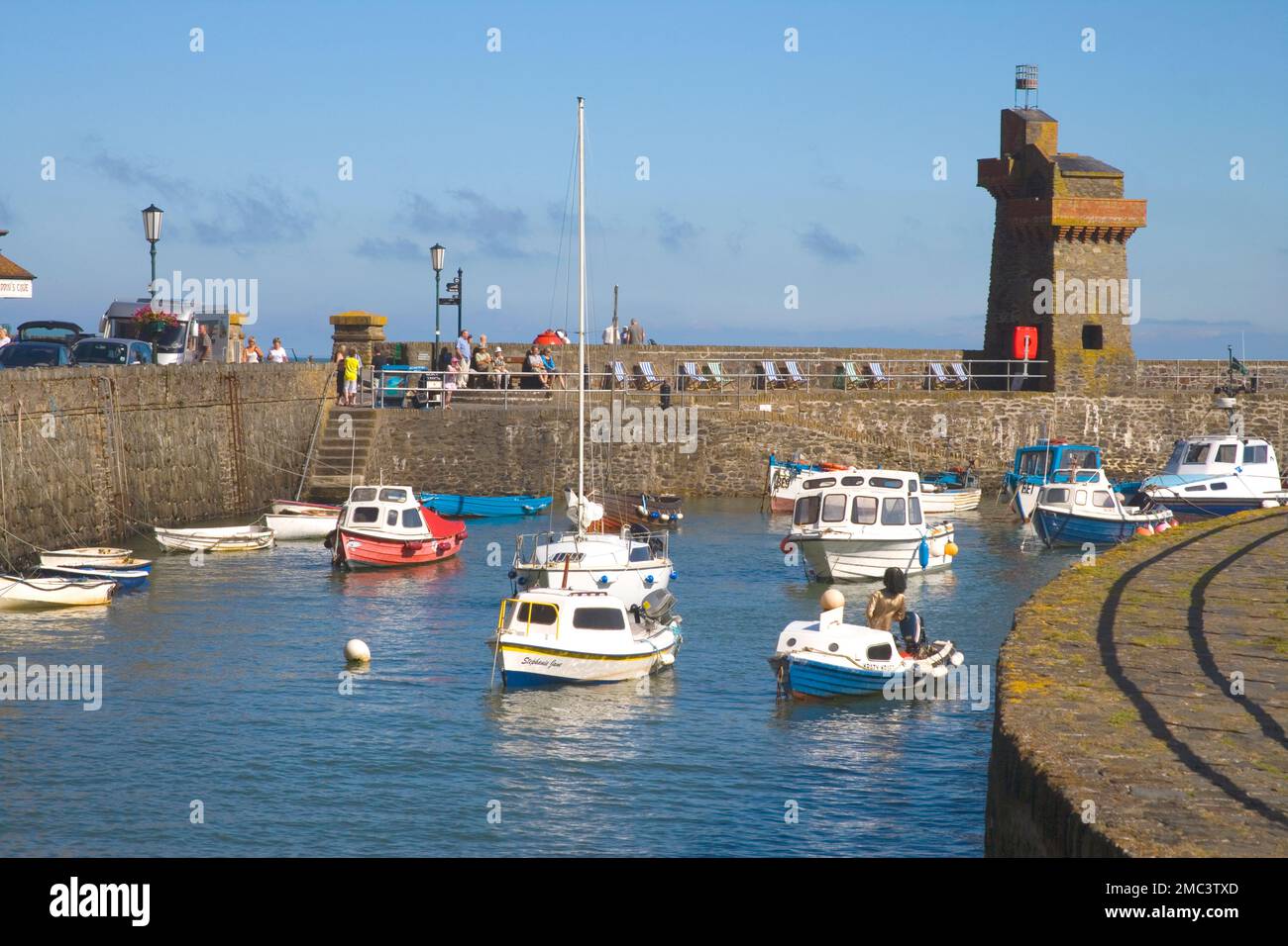 Barche ormeggiate nel porto di Lynmouth sulla costa nord del devon Foto Stock