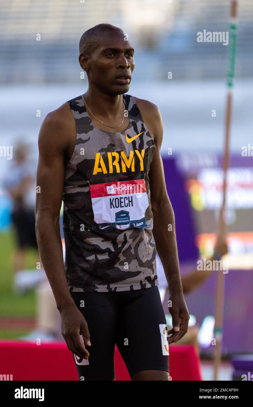 Jonah Koech, atleta soldato di pista e campo assegnato al World Class Athlete Program, partecipa alla Steeplechase maschile 800m al Campionato USA Track and Field Outdoor 2022 di Eugene, Oregon, dal 23 al 26 giugno 2022. Koech ha piazzato 2nd nelle finali, punzonando il suo biglietto per i Campionati Mondiali di Atletica del 2022 a luglio. Foto Stock