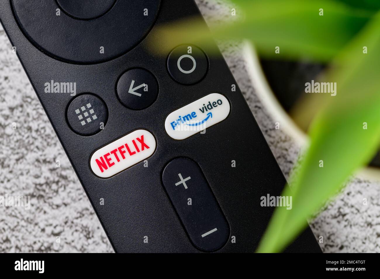 Antalya, Turchia - 17 gennaio 2023: Netflix e Amazon prime video tasti sul  telecomando Smart TV Foto stock - Alamy