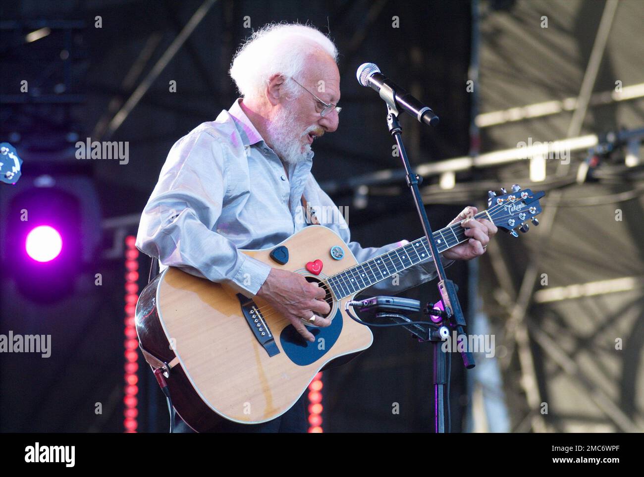 Vienna, Austria. Giugno 27, 2010. Il gruppo di musica folk irlandese di Dublino al Festival dell'Isola del Danubio a Vienna. La foto mostra Eamonn Campbell Foto Stock