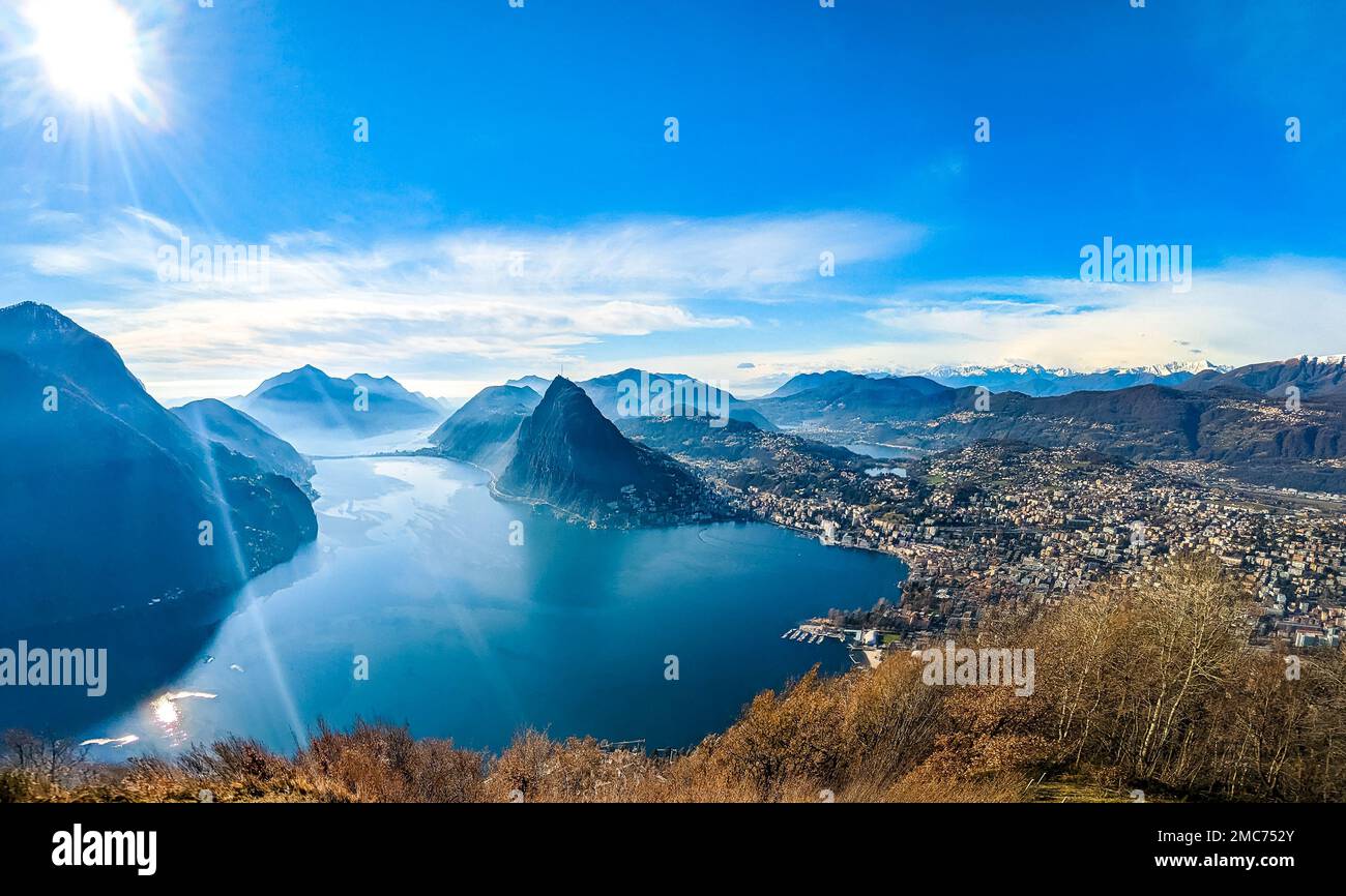 Lugano, Svizzera. Splendida vista aerea della città svizzera, circondata da lago e montagne. Foto Stock