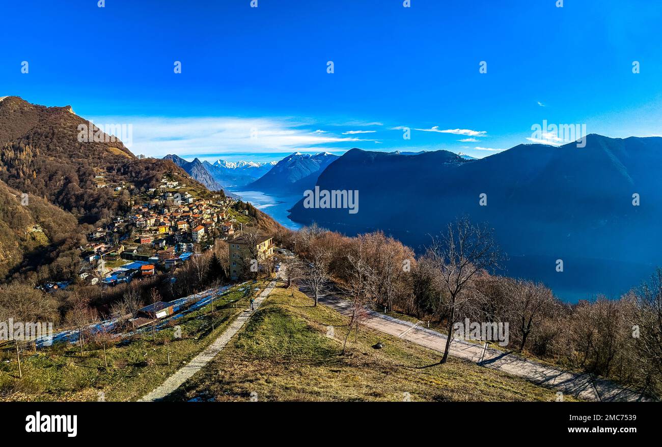 Lugano, Svizzera. Splendida vista aerea della città svizzera, circondata da lago e montagne. Foto Stock