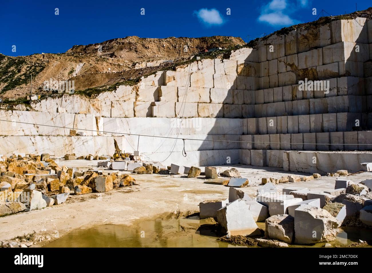 Cava di marmo nei pressi di Sperone nella Sicilia nord-occidentale. Foto Stock