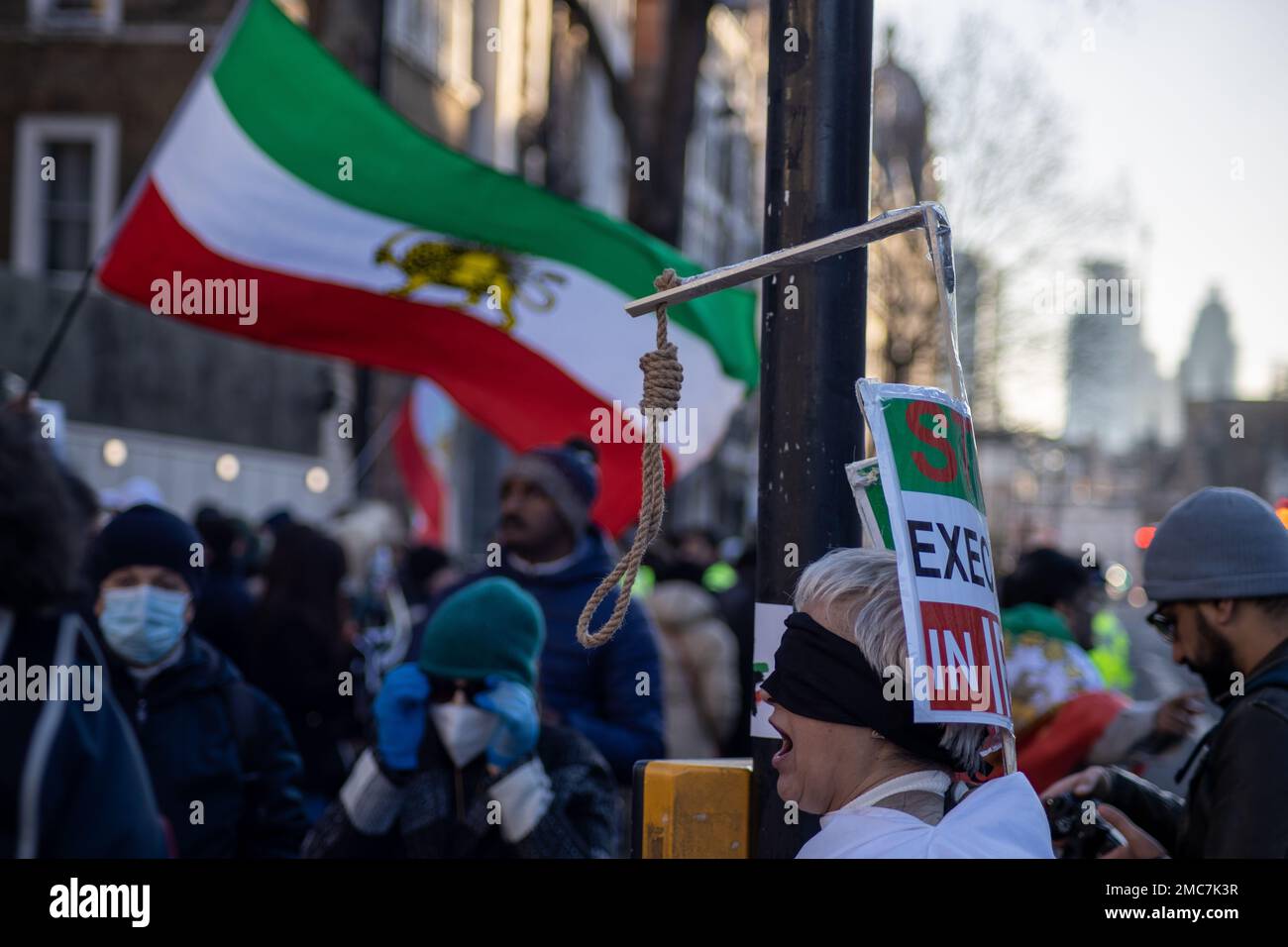 Londra, Regno Unito - 21st gennaio 2023: Dopo l'esecuzione di Alireza Akbari, un cittadino iraniano-britannico, manifestanti anti di regime e attivisti per i diritti umani hanno riunito outside10 Downing Street per protestare contro l'esecuzione in Iran e anche per denunciare il regime islamico. Credit: Sinai Noor/Alamy Live News/Shutterstock - solo per uso editoriale. Foto Stock