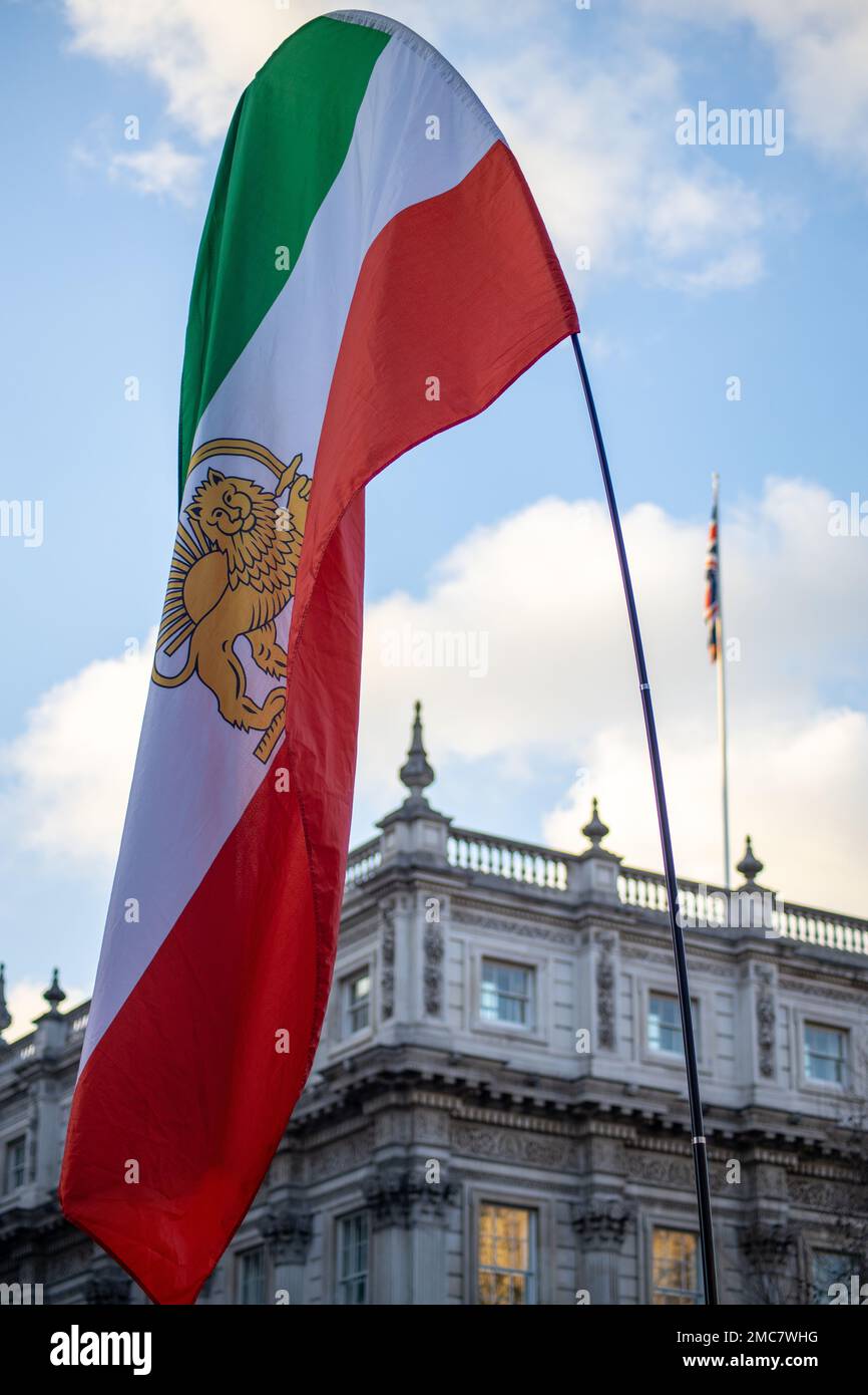 Londra, Regno Unito - 21st gennaio 2023: Dopo l'esecuzione di Alireza Akbari, un cittadino iraniano-britannico, manifestanti anti di regime e attivisti per i diritti umani hanno riunito outside10 Downing Street per protestare contro l'esecuzione in Iran e anche per denunciare il regime islamico. Credit: Sinai Noor/Alamy Live News/Shutterstock - solo per uso editoriale. Foto Stock