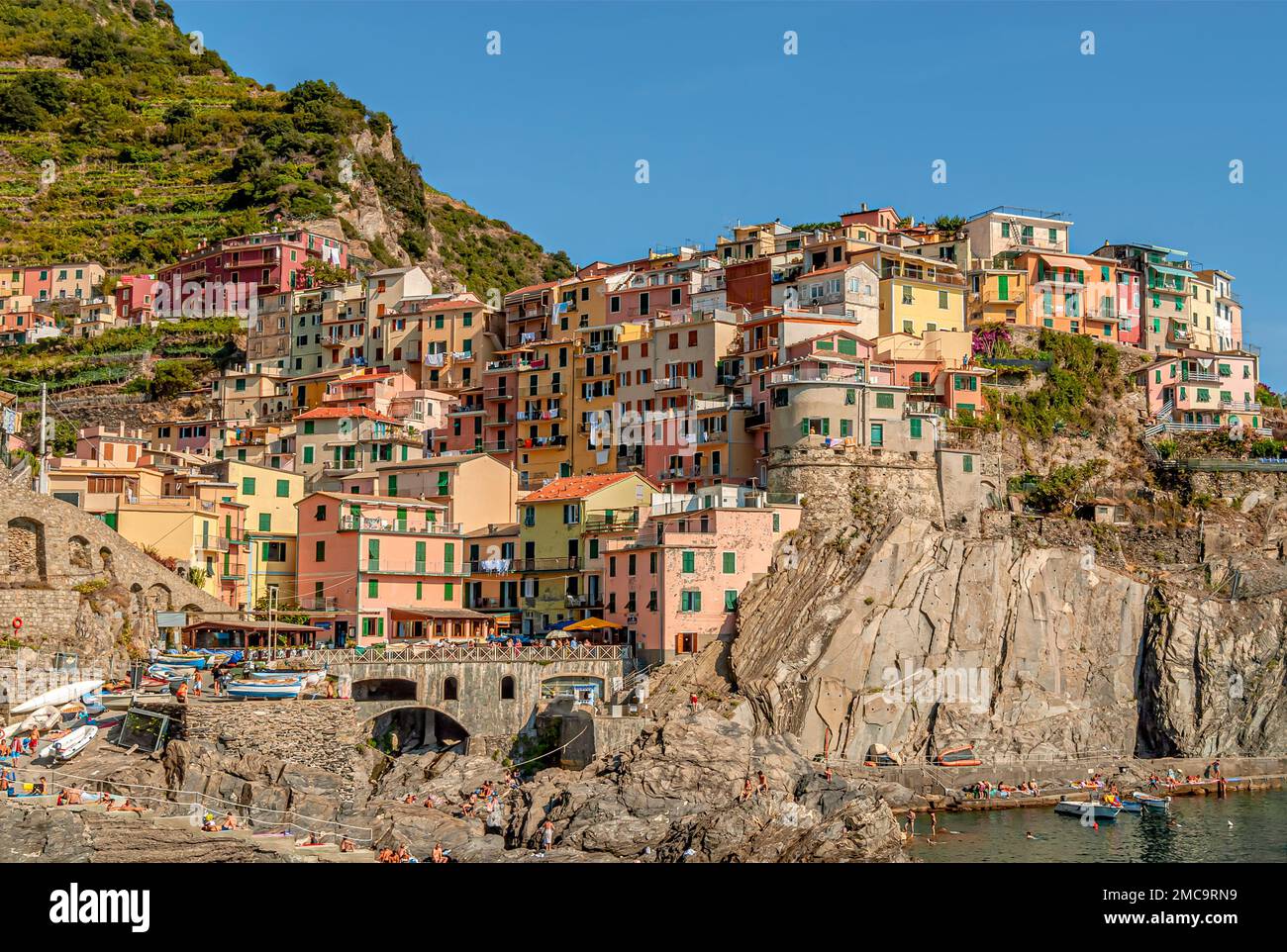 Villaggio a schiera Manarola nel Parco Nazionale delle cinque Terre, Liguria, Italia Foto Stock