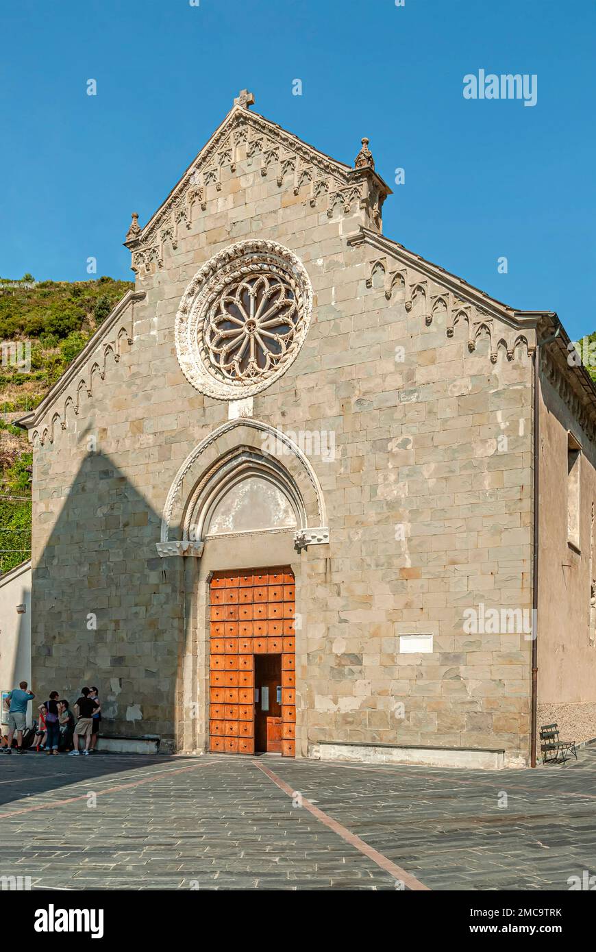 Chiesa di San Lorenzo (Chiesa di San Lorenzo) nel centro di Manarola, Liguria, Italia Foto Stock