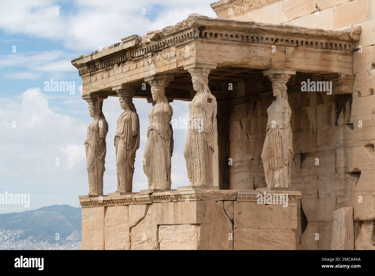 I Cariatidi del Tempio di Erechtheion (Erechtheum) presso il sito archeologico di Acropoli Foto Stock