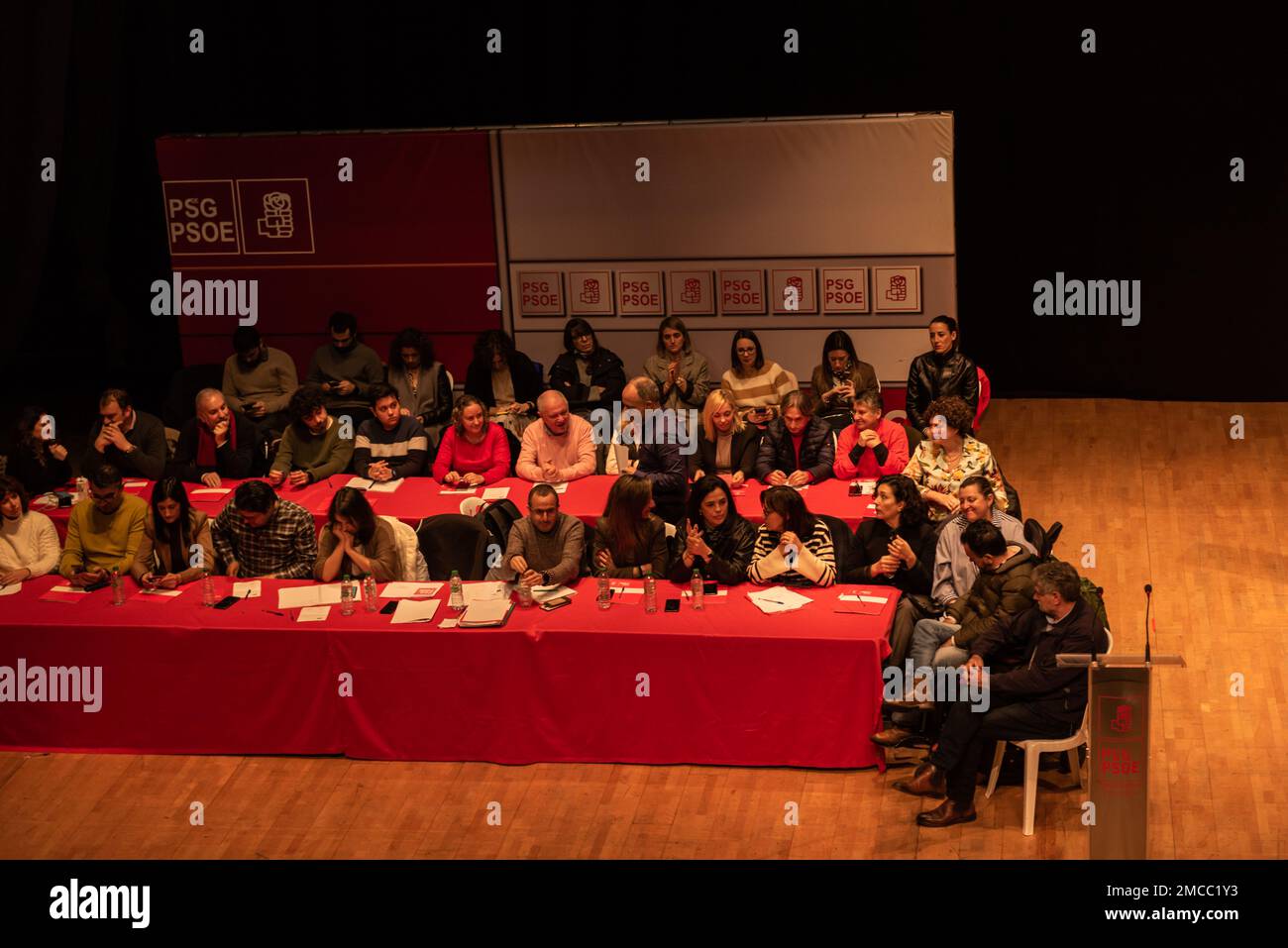 Cangas, Spagna, 21 gennaio 2023: Presentazione dei candidati PSOE per le sindaci da parte di David Regades Foto Stock