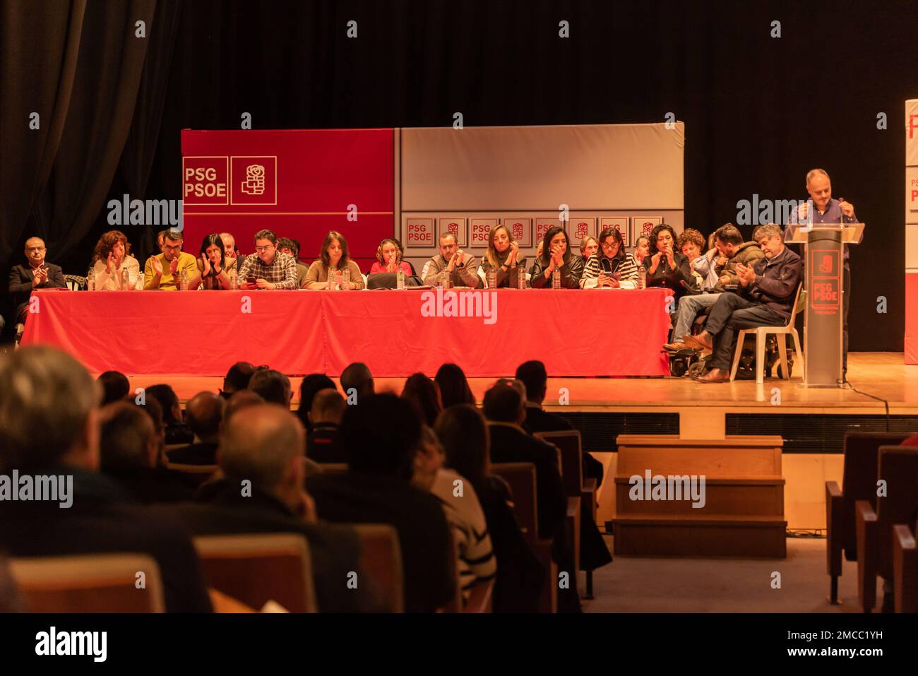 Cangas, Spagna, 21 gennaio 2023: Presentazione dei candidati PSOE per le sindaci da parte di David Regades Foto Stock