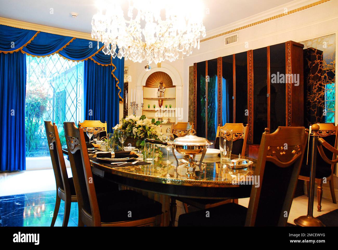 La sala da pranzo di Graceland, casa di Elvis Presely a Memphis, Tennessee Foto Stock