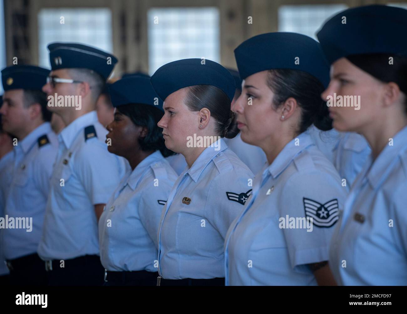 Gli airmen si trovano in parata durante la cerimonia di cambio di comando della 96th Test Wing, il 30 giugno presso la base dell'aeronautica militare di Eglin, la Fla. Brig. Il generale Jeff Geraghty prese le redini dell'ala da Brig. Gen. Scott Cain durante la cerimonia. (STATI UNITI Foto dell'aeronautica/Samuel King Jr.) Foto Stock