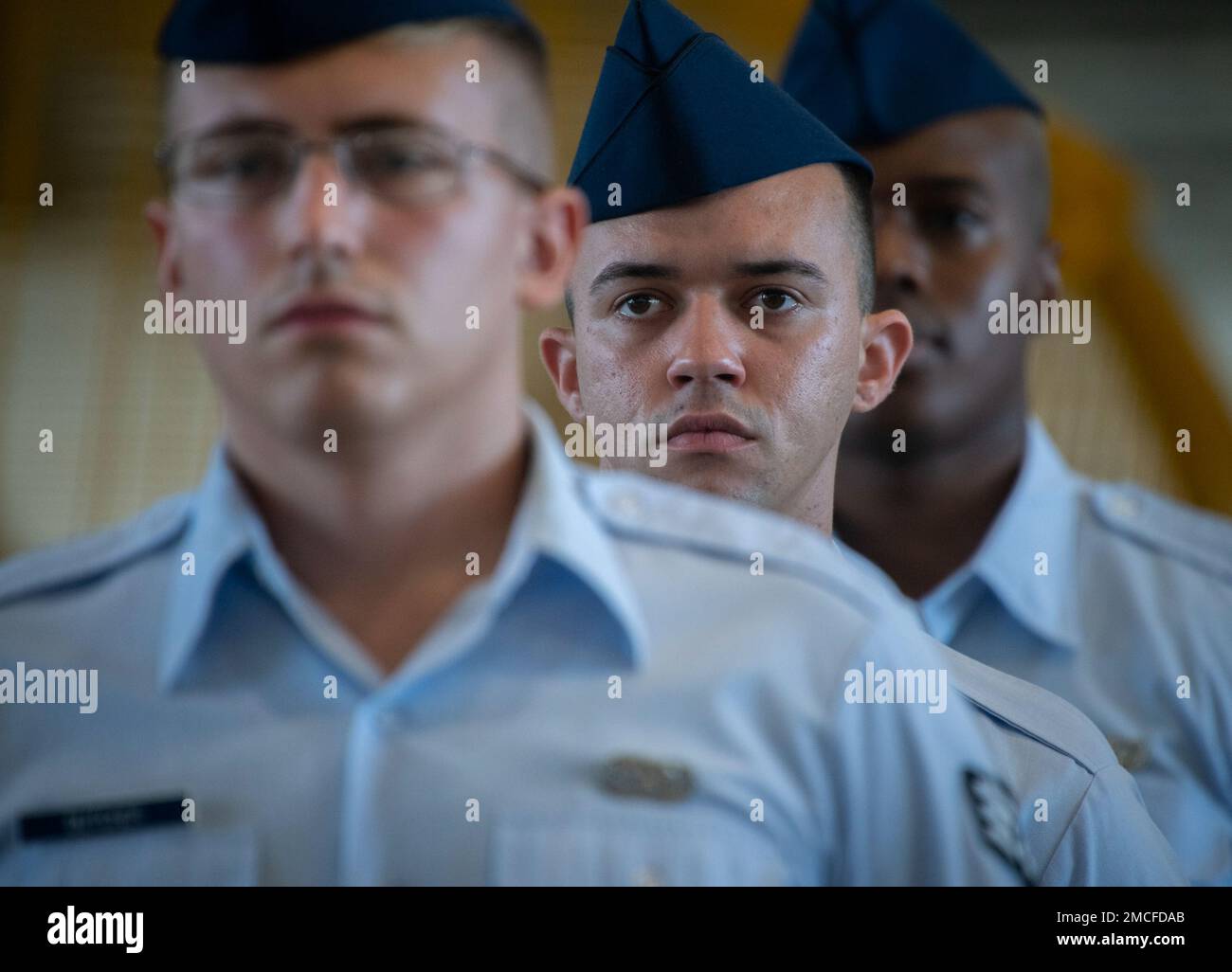 Gli airmen si trovano in parata durante la cerimonia di cambio di comando della 96th Test Wing, il 30 giugno presso la base dell'aeronautica militare di Eglin, la Fla. Brig. Il generale Jeff Geraghty prese le redini dell'ala da Brig. Gen. Scott Cain durante la cerimonia. (STATI UNITI Foto dell'aeronautica/Samuel King Jr.) Foto Stock
