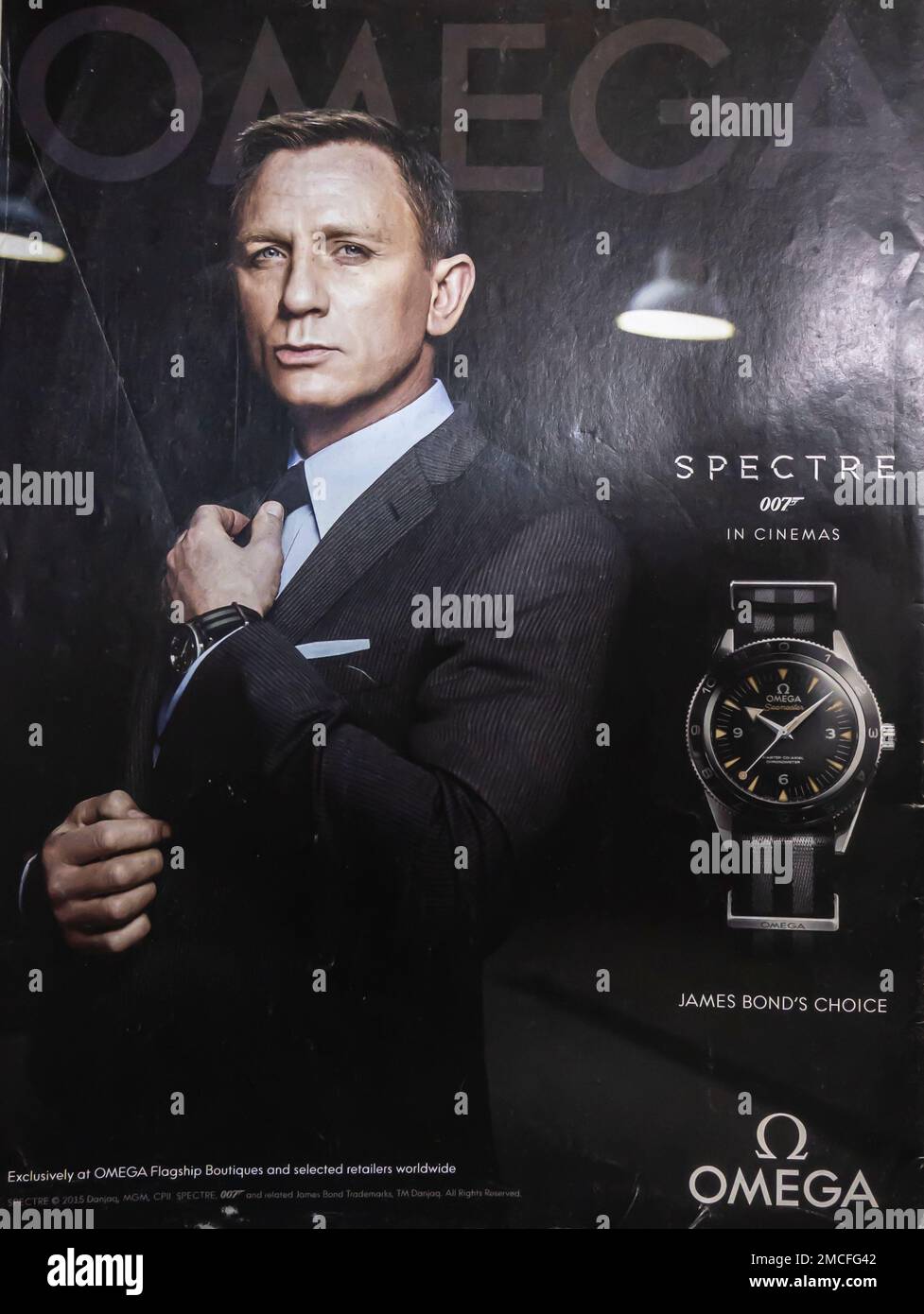 2015 Omega Seamaster Spectre 007 guarda la pubblicità di James Bond Spectre con Daniel Craig in una rivista Time Foto Stock