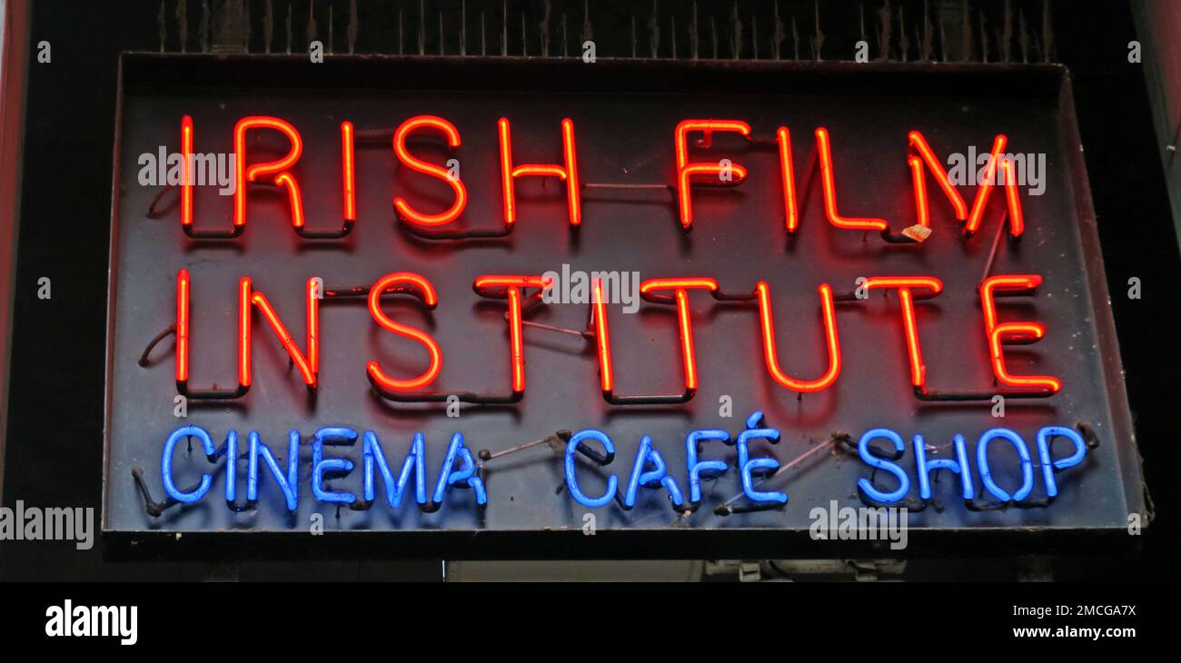 Irish Film Institute segno neon, 6 Eustace St, Temple Bar, Dublino 2, D02 PD85, Irlanda Foto Stock