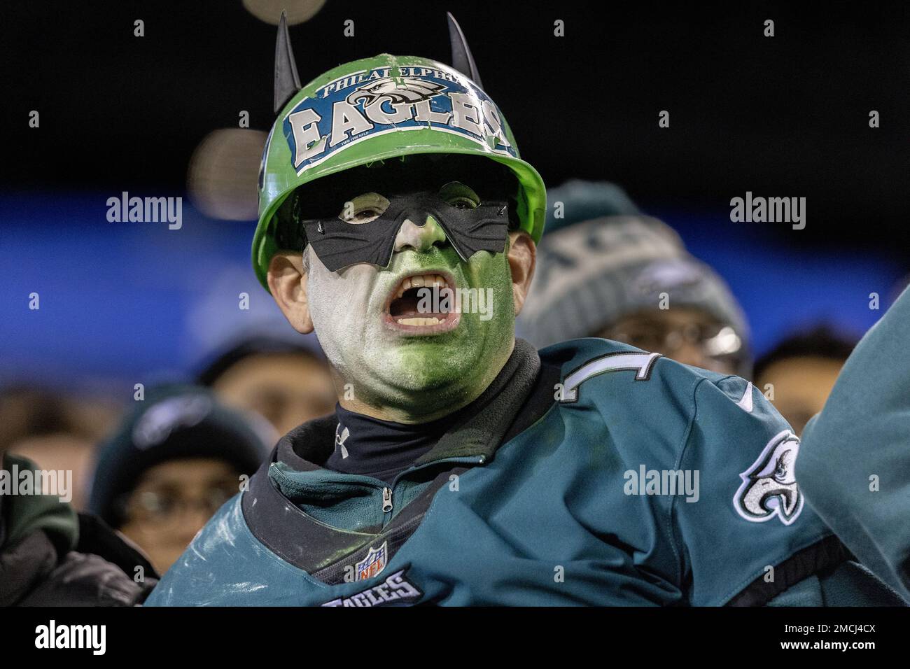 Philadelphia, Stati Uniti. 21st Jan, 2023. Un fan di Eagles allietato durante la seconda metà del gioco di gioco NFL Divisional Round Playoff contro i New York Giants al Lincoln Financial Field di Philadelphia sabato 21 gennaio 2023. Le aquile vincono 38-7. Foto di Laurence Kesterson/UPI Credit: UPI/Alamy Live News Foto Stock