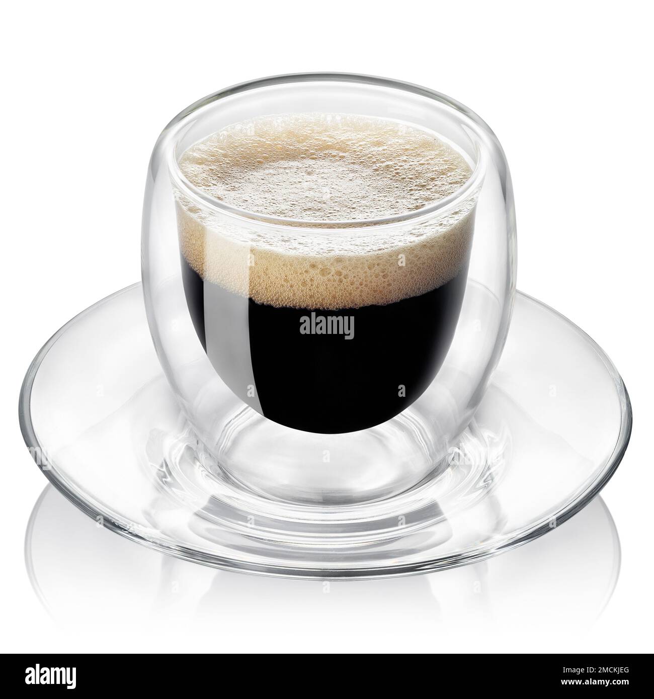 bicchiere di espresso con piattino isolato su bianco Foto Stock