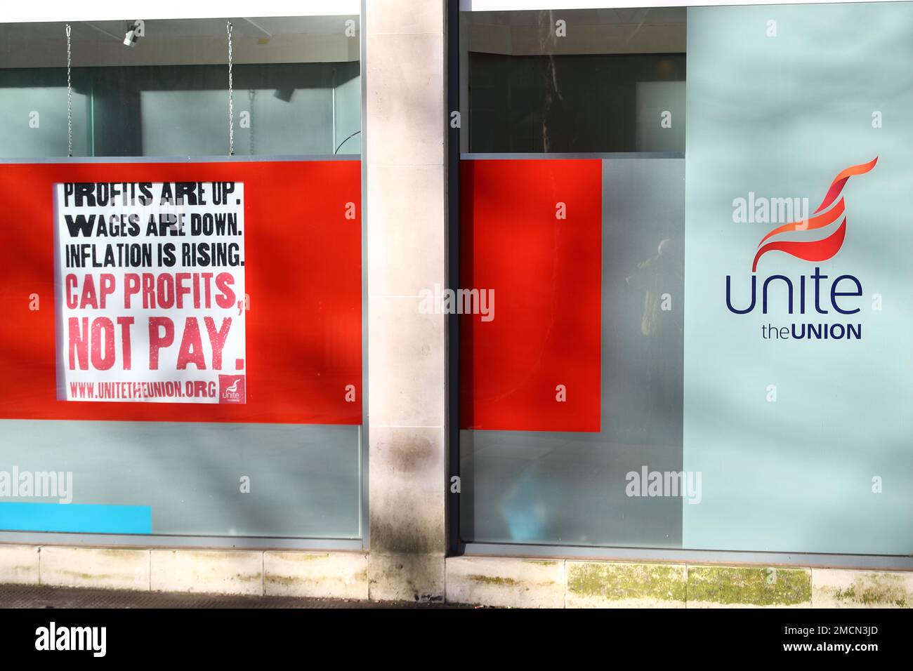 Slogan presso l'Office of Unite Trade Union di Londra, Regno Unito Foto Stock