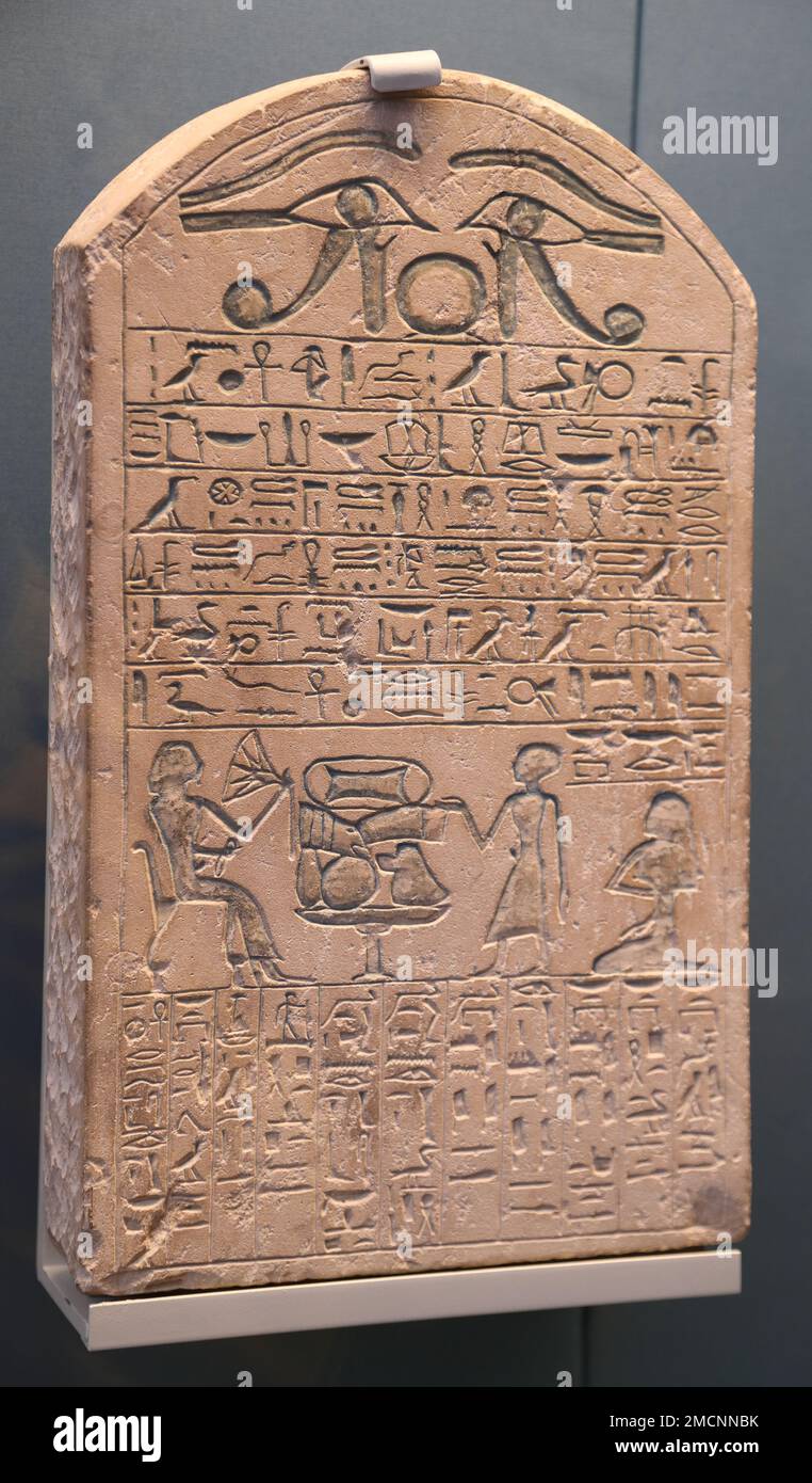 Stela di pietra calcarea egiziana di Sabu al British Museum, Londra, Regno Unito Foto Stock