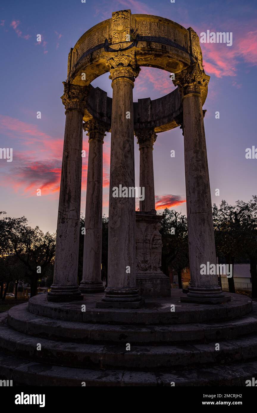 Isernia, Molise, Italia. Monumento ai caduti della prima guerra mondiale Foto Stock