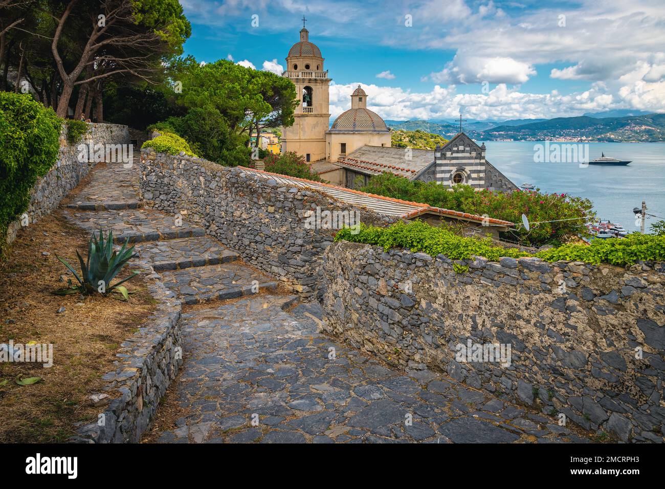 Splendida vista sul Golfo dei Poeti dalla chiesa di San Lorenzo, Portovenere, Liguria, Italia, Europa Foto Stock