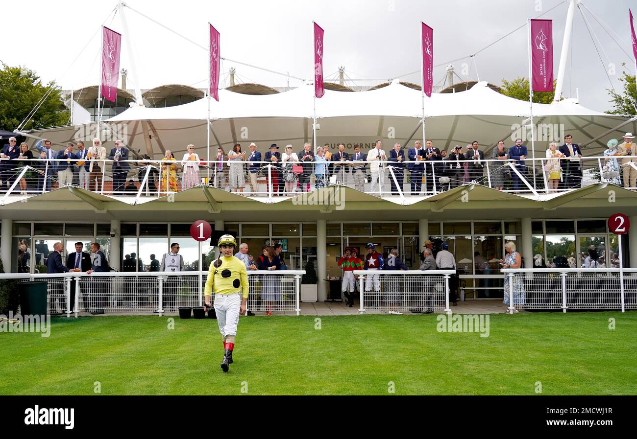 Qatar Goodwood Festival Meeting 26th luglio 2022 al Goodwood Racecourse di Chichester - Day One - Jockey Andrea Atzeni Foto Stock