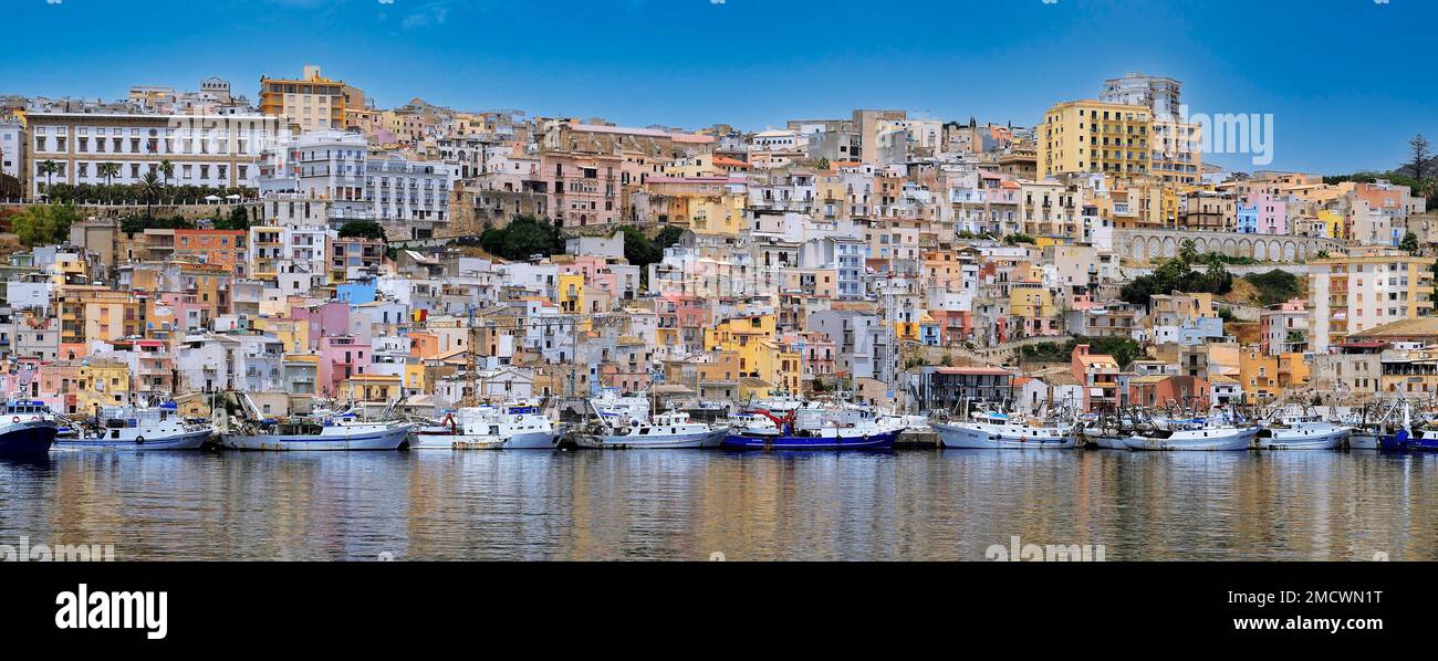 Porto e centro storico di Sciacca, Sicilia, Italia Foto Stock