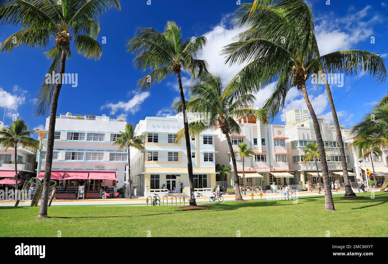 Vibrazioni mattutine a Ocean Drive, quartiere storico Art Deco a Miami Beach Foto Stock