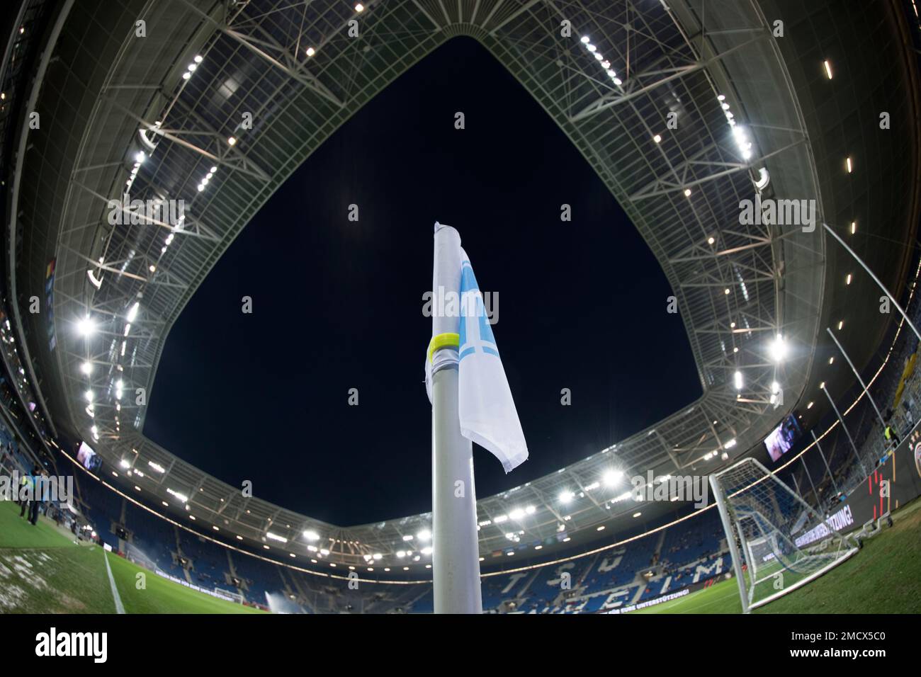 Panoramica stadio, bandiera d'angolo con simbolo DI PACE, pace, partita internazionale, PreZero Arena, Sinsheim, Baden-Wuerttemberg, Germania Foto Stock