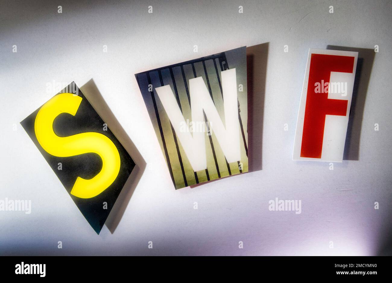 L'acronimo 'SWF' ha diversi significati usando lettere di carta ritagliate nella tipografia di effetto di nota di ransom, USA Foto Stock